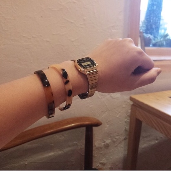 One piece - Brown Tortoise Resin Cuff Bracelet - Picture 4 of 8